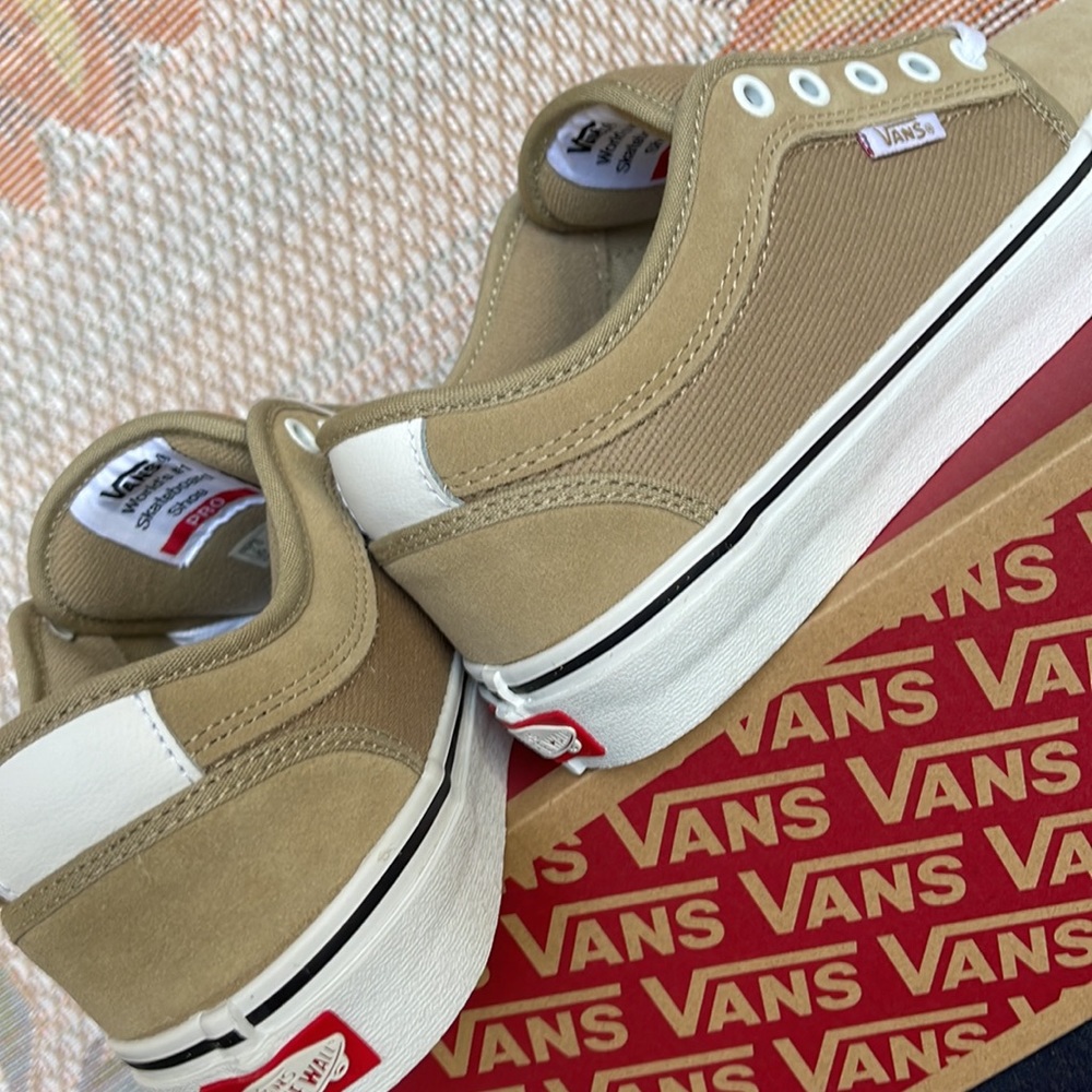 Vans WMNS Chukka Low
Incense/White
VN0A5HEX3BW
Sneakers - Picture 15 of 16